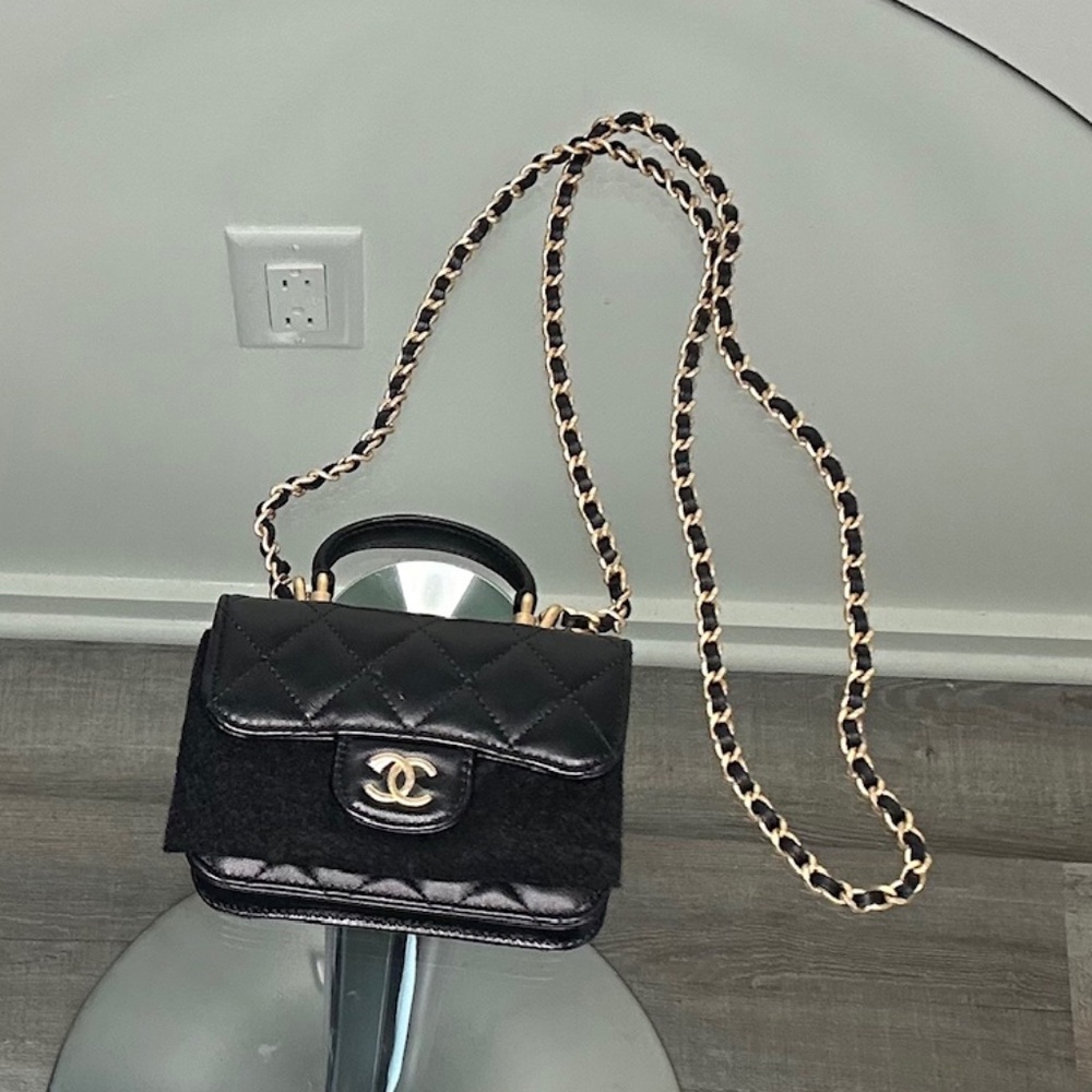 Chanel 21A Black Lambskin Quilted: Flap Coin Purse with Chain  - FW21/22